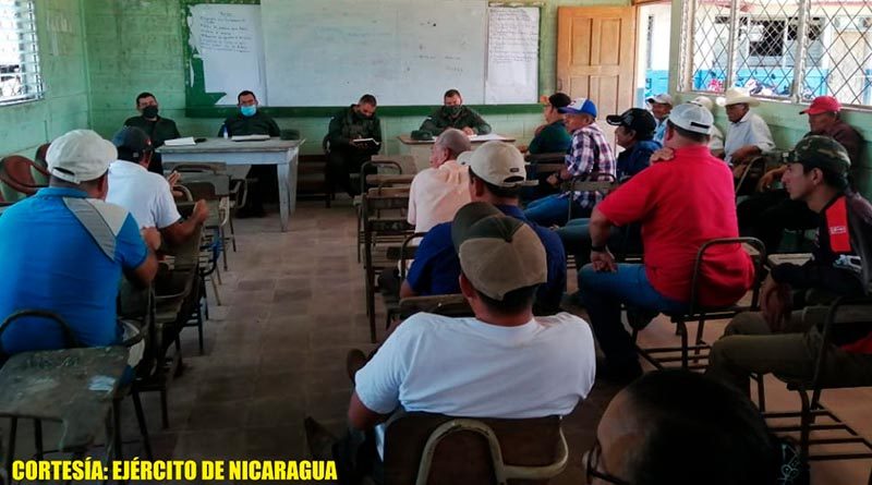 Reunión del Ejército de Nicaragua con productores y ganaderos de Puerto Cabezas