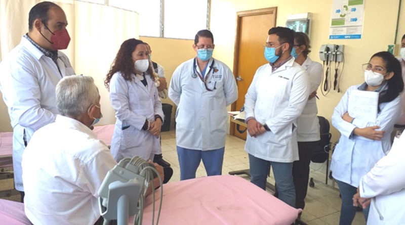 Doctora Sonia Castro durante el recorrido realizado en el Hospital Victoria Motta de Jinotega