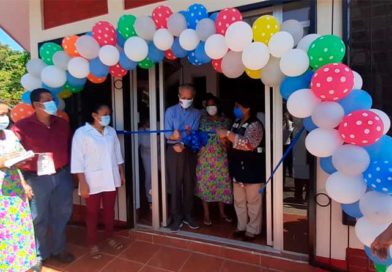 Ministra de Salud junto a embajador de Taiwán en Nicaragua, durante la inauguración de remodelación casa materna Granada