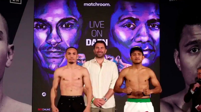 Román “Chocolatito” González y Francisco “El Gallo” Estrada saludándose al finalizar la conferencia de prensa oficial desde el American Airlines Center.