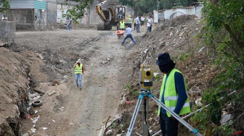 Trabajadores de la Alcaldía de Managua en el barrio Francisco Salazar donde se ejecuta el proyecto de drenaje pluvial