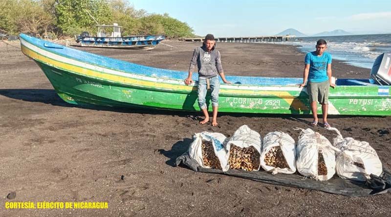 Una de las embarcaciones retenidas por el Ejército de Nicaragua en Chinandega