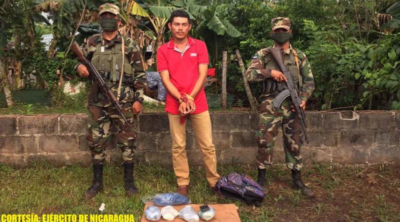 Ciudadano retenido por el Ejército de Nicaragua, quien ingresó al país por paso no habilitado con 4 paquetes de cocaína