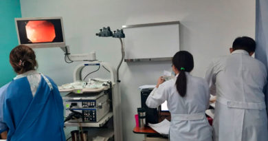 Personal médico del Hospital Asunción de Juigalpa, Chontales realizando de endoscopía a pacientes