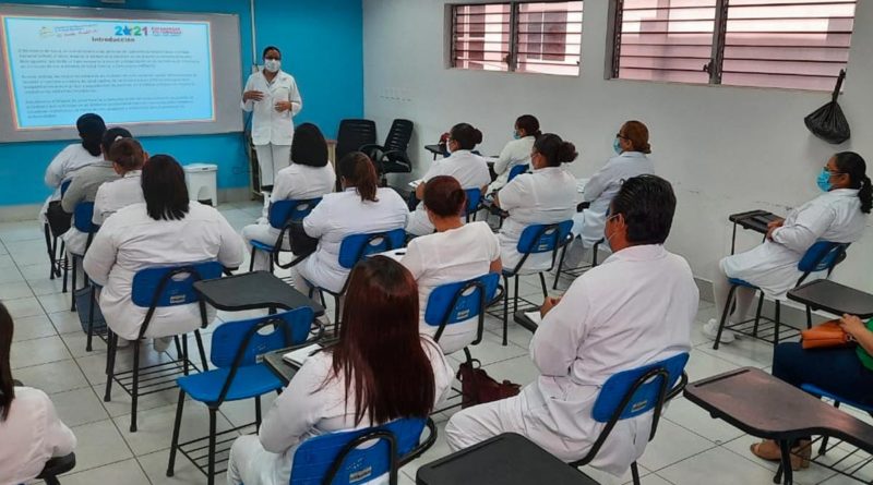 Enfermeras de Nicaragua fortalecen sus conocimientos en taller desde el Instituto Politécnico de la Salud.