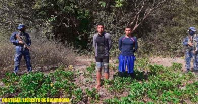 Ciudadanos salvadoreños retenidos por la Fuerza Naval