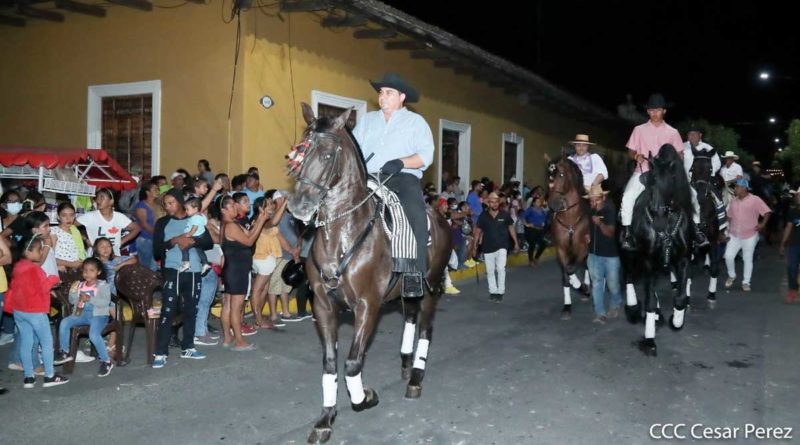 Desfile hípico realizado en Granada en celebración del Bicentenario de Centroamérica