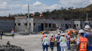 Doctora Sonia Castro, asesora presidencial para la salud, realiza visita al sitio donde se construye el Nuevo Hospital Primario en Mina El Limón, en el departamento de León, Nicaragua.