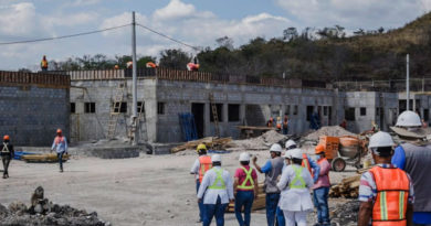 Doctora Sonia Castro, asesora presidencial para la salud, realiza visita al sitio donde se construye el Nuevo Hospital Primario en Mina El Limón, en el departamento de León, Nicaragua.