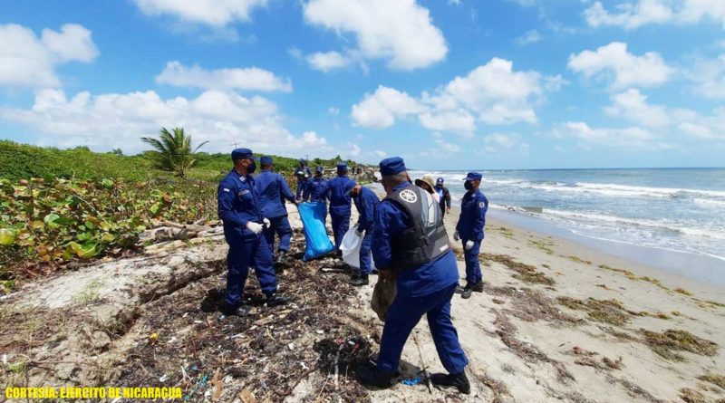 Efectivos militares del Ejército de Nicaragua durante Jornada de limpieza en Puerto El Bluff