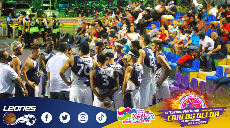 Jugadores de los Leones de Managua durante un juego en el Torneo de Baloncesto Carlos Ulloa 2021 en Managua.