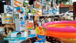 Piscinas y otros productos que se ofertan en el mercado Roberto Huembes