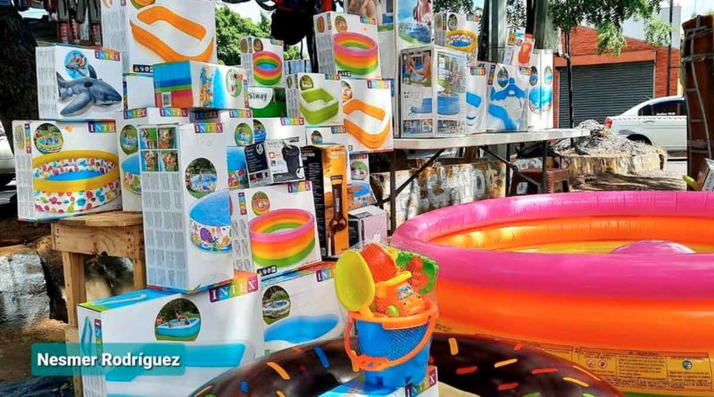 Piscinas y otros productos que se ofertan en el mercado Roberto Huembes