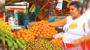 Comerciante de frutas del mercado Roberto Huembes