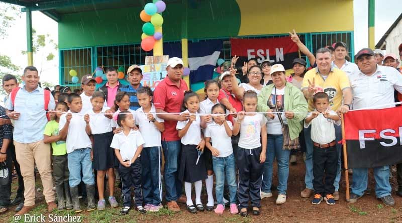 Inauguración de la nueva aula instalada en la comunidad Corozo Kiawas, en Prinzapolka