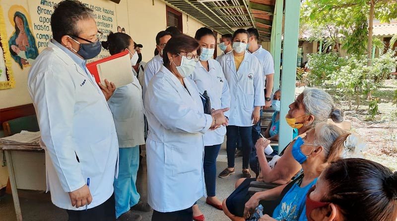 Ministra de salud durante el recorrido realizado en el Hospital Amistad Japón Nicaragua de Granada