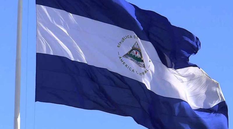 Bandera de Nicaragua ondeando