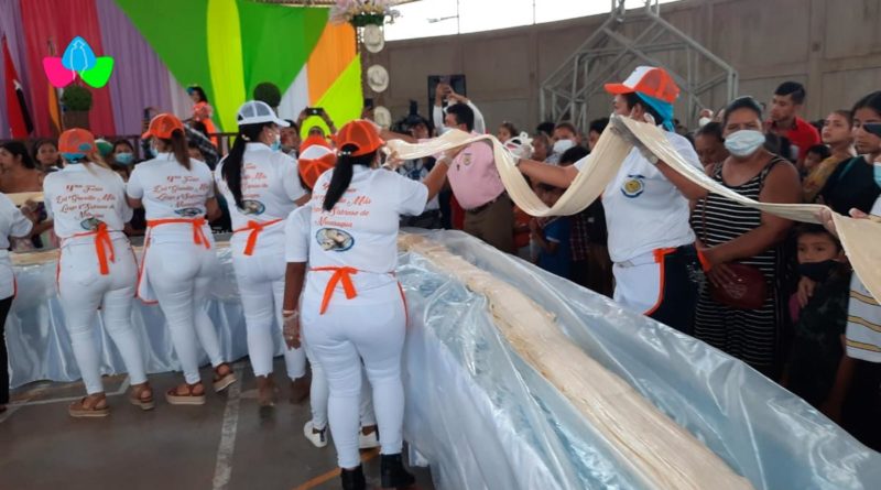 Familias de Santo Tomás, Chontales disfrutan de la feria del quesillo más grande de Nicaragua.
