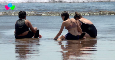 Familias nicaragüenses disfrutando de las playas de Pochomil y Masachapa en Semana Santa.