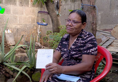 Doña Josefa Reyes Hernández de Tipitapa, Managua fue vacunada contra el Covid-19, el 2 de marzo en la Unidad de Hemodiálisis del Hospital Lenin Fonseca de Nicaragua.