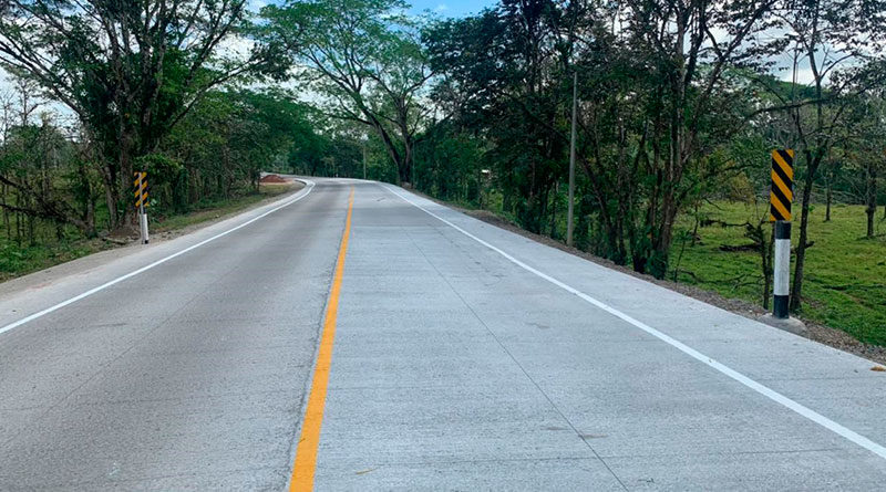 carretera de concreto hidráulico en la entrada principal a Siuna