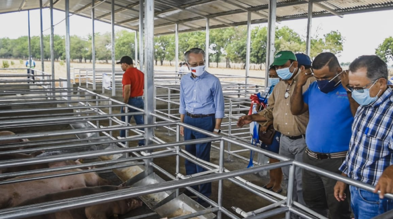 Señor Jaime Chi Mu Wu, embajador de la República de China-Taiwán en Nicaragua junto autoridades del INTA