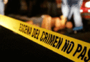 Marca policial de una escena del crimen en un accidente de una moto taxi