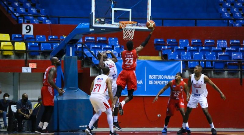 Real Estelí y Titanes de Barranquilla durante un juego en la ciudad de Panamá en la fase de grupo de la BCL Americas.