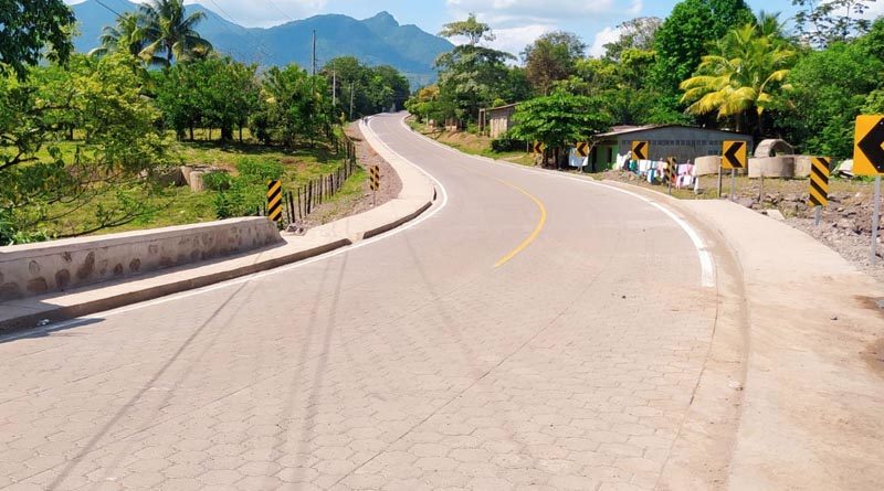 Vista de la carretera inaugurada por el Ministerio de Transporte e Infraestructura entre Río Blanco y Paiwas