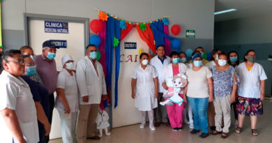 Personal médico del Ministerio de Salud de Nicaragua inaugurando la Clínica de Atención Integral en Ciudad Sandino en Managua.