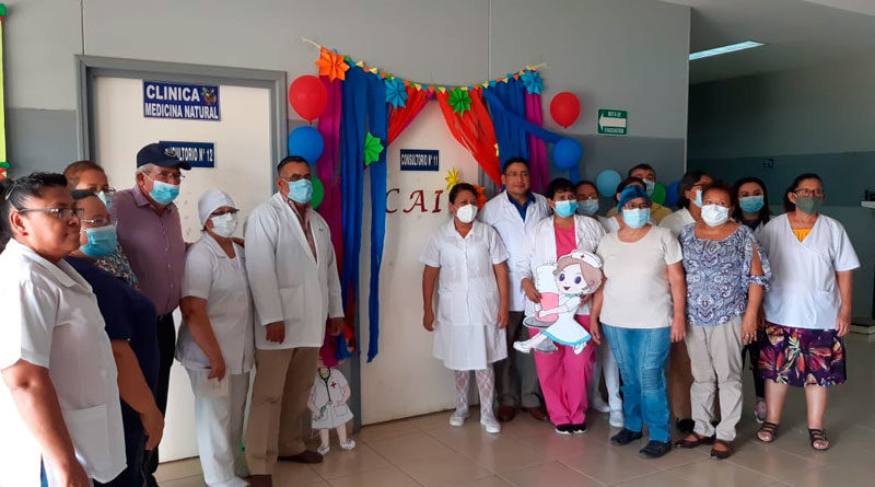 Personal médico del Ministerio de Salud de Nicaragua inaugurando la Clínica de Atención Integral en Ciudad Sandino en Managua.