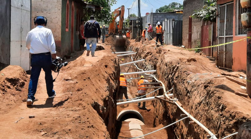 Instalación de sistema de alcantarillado sanitario en el barrio Vista al Xolotlán de Managua