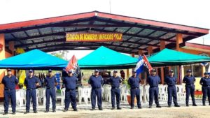 Bomberos frente a la nueva Estación de Bomberos Unificados en el municipio de Tola, Rivas.