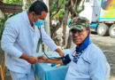 Personal médico del Centro de Salud Francisco Buitrago de Managua brindando consulta medica a un ciudadano.