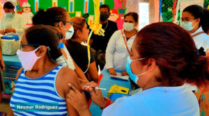 Familias de Managua durante el cierra de la Jornada del Poder Ciudadano de Vacunación en el Distrito 3 de Managua.