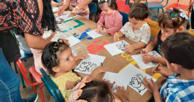 Niños del CDI San Antonio pintando dibujos de Pepa Pig