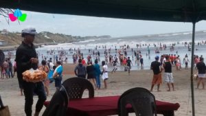 Familias nicaragüenses disfrutando de las refrescantes aguas de La Boquita y Casares en Carazo.