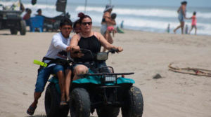 Familias nicaragüenses disfrutando de las playas de Pochomil y Masachapa