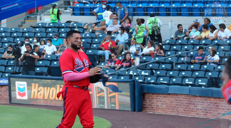 Jugador de los Dantos vs León durante una de las series en el Estadio Nacional de Managua del Pomares 2021