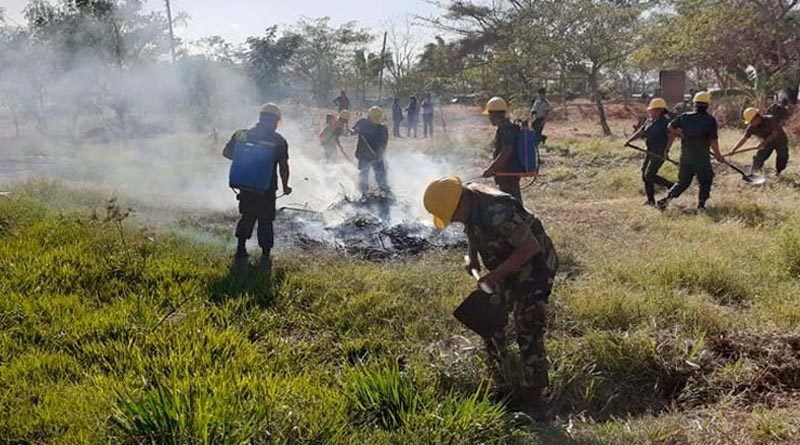 Miembros del Ejército de Nicaragua durante una jornada de extinción de incendios. Foto referencia