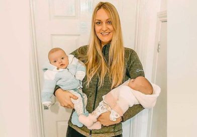 Rebecca Roberts con sus dos bebés