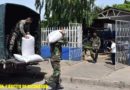 Efectivos militares durante el traslado de merienda escolar en el departamento de Chontales