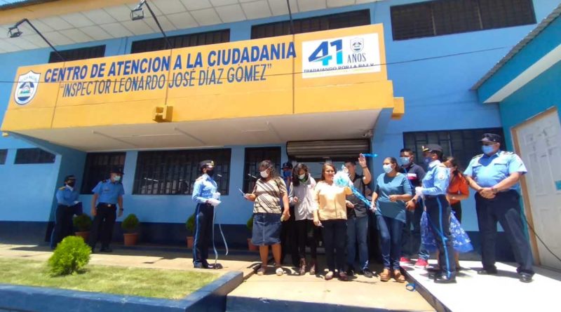 Familias de Masaya durante la inauguración de la nueva Unidad Policial