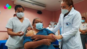 Pacientes en tratamiento de Diálisis y Hemodiálisis del Hospital Salud Integral de Managua recibiendo la segunda dosis de la vacuna contra el Covid-19.