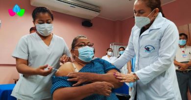 Pacientes en tratamiento de Diálisis y Hemodiálisis del Hospital Salud Integral de Managua recibiendo la segunda dosis de la vacuna contra el Covid-19.