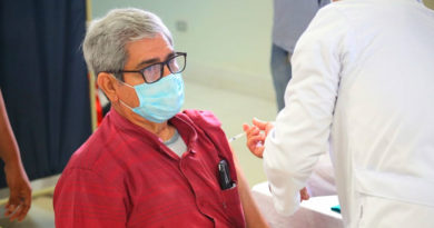 Poblador de Juigalpa durante la vacunación voluntaria contra la Covid-19 en Santo Tomás, Chontales.