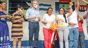 Autoridades de Taiwán y la Alcaldía de Managua junto a la protagonista inauguran la nueva vivienda digna