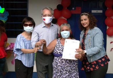 Doña Rosa Argentina Chevez, beneficiaria de la vivienda digna del barrio Ayapal, entregada por la Alcaldía de Managua y Taiwán.