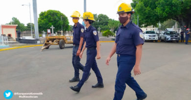 Bomberos de Nicaragua inspeccionando cementerios de Managua