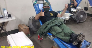 Efectivos militares del Ejercito de Nicaragua donando sangre